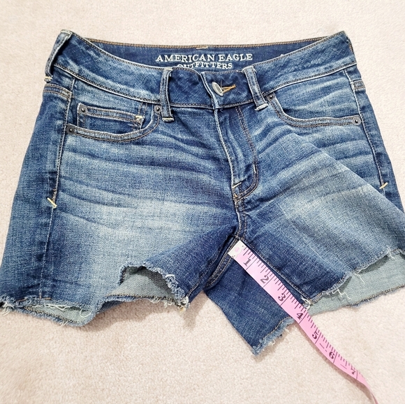 American Eagle Super Stretch Denim Shorts Women’s Size 4 Blue Frayed Hem Classic - Picture 6 of 11